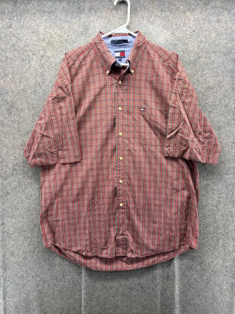 Tommy Hilfiger Shirt Men XL Red Green Plaid Casual Button Down Short Sleeve